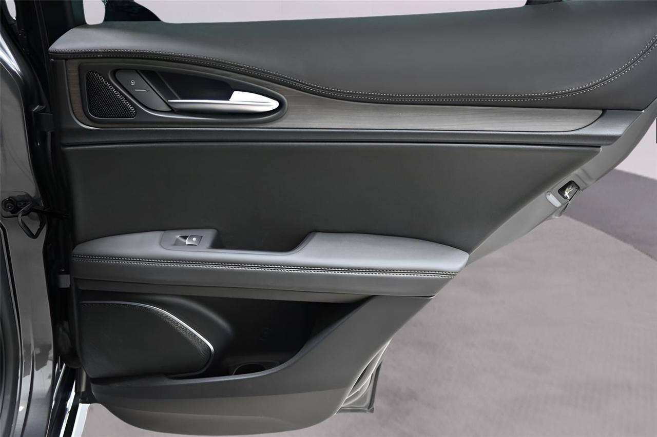 Alfa Romeo Stelvio  2022