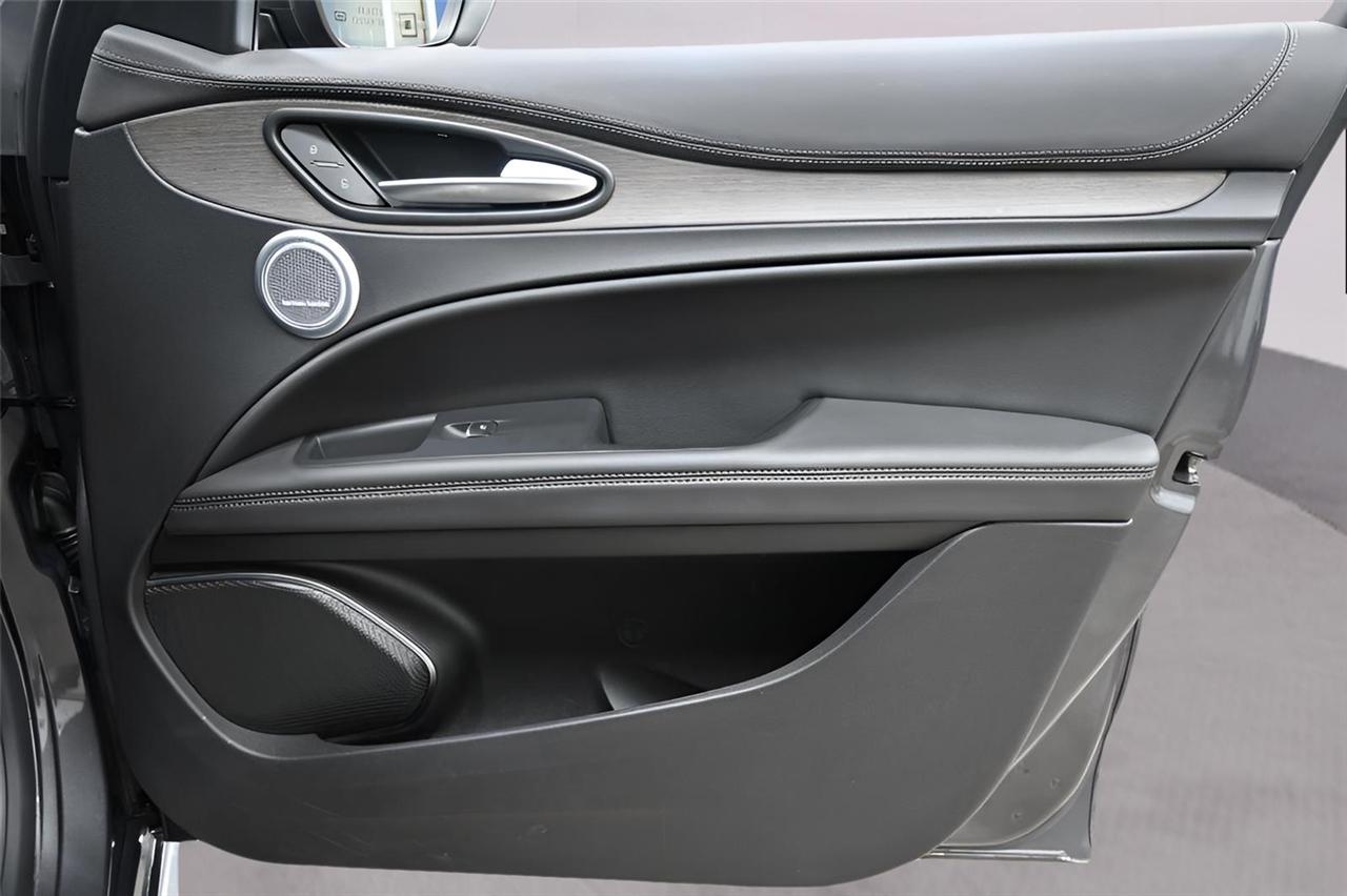Alfa Romeo Stelvio  2022