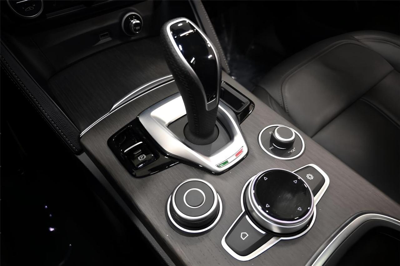 Alfa Romeo Stelvio  2022