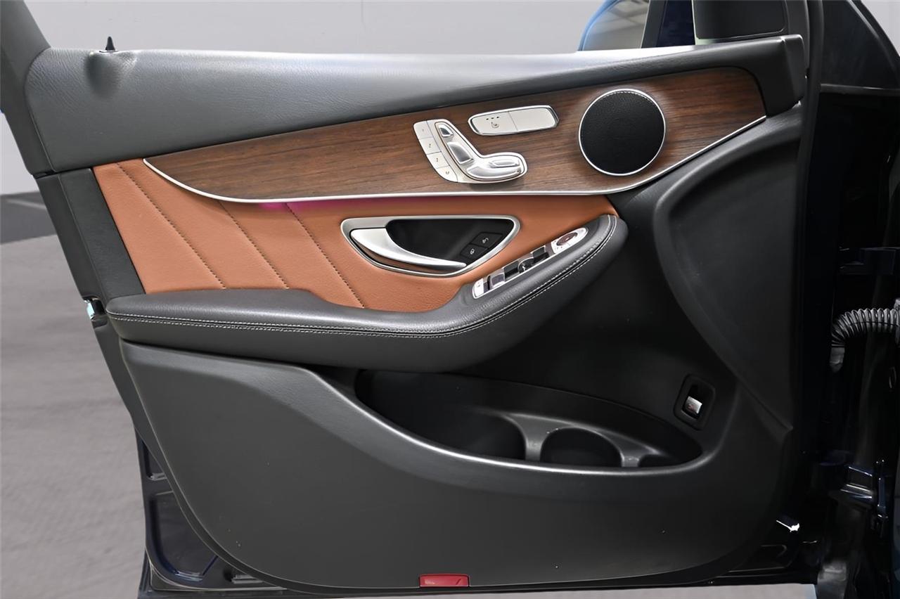 Mercedes-Benz GLC-Class  2021