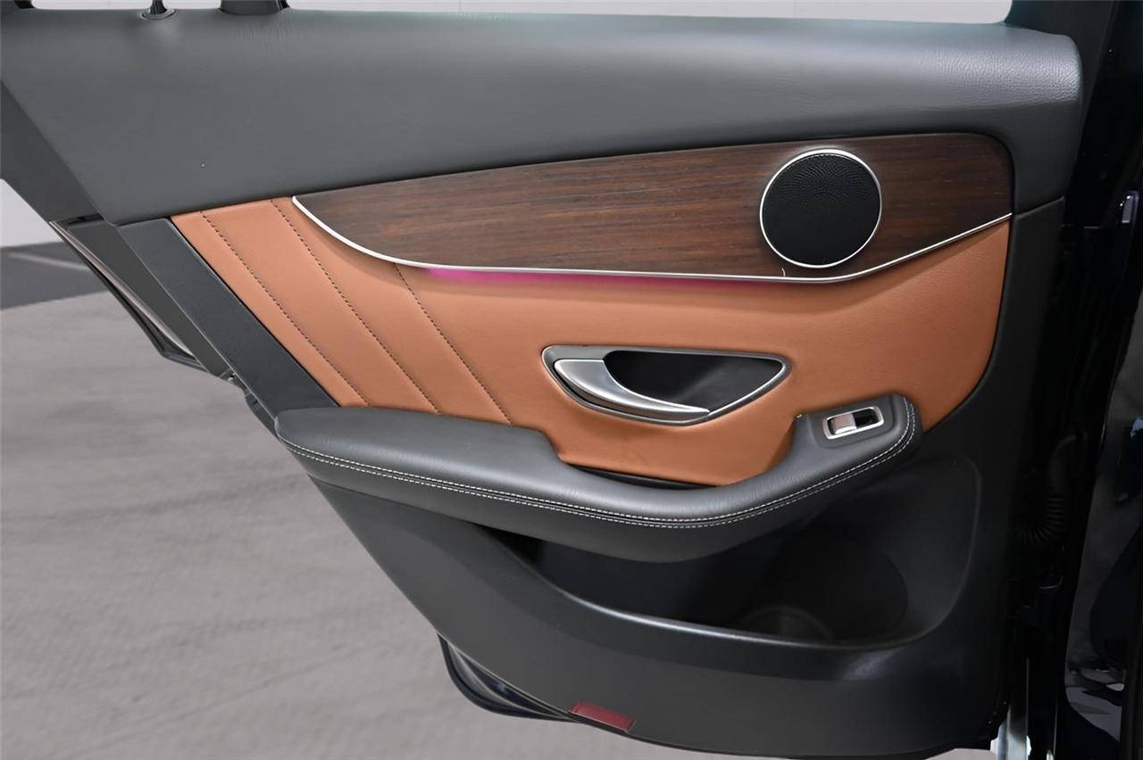 Mercedes-Benz GLC-Class  2021