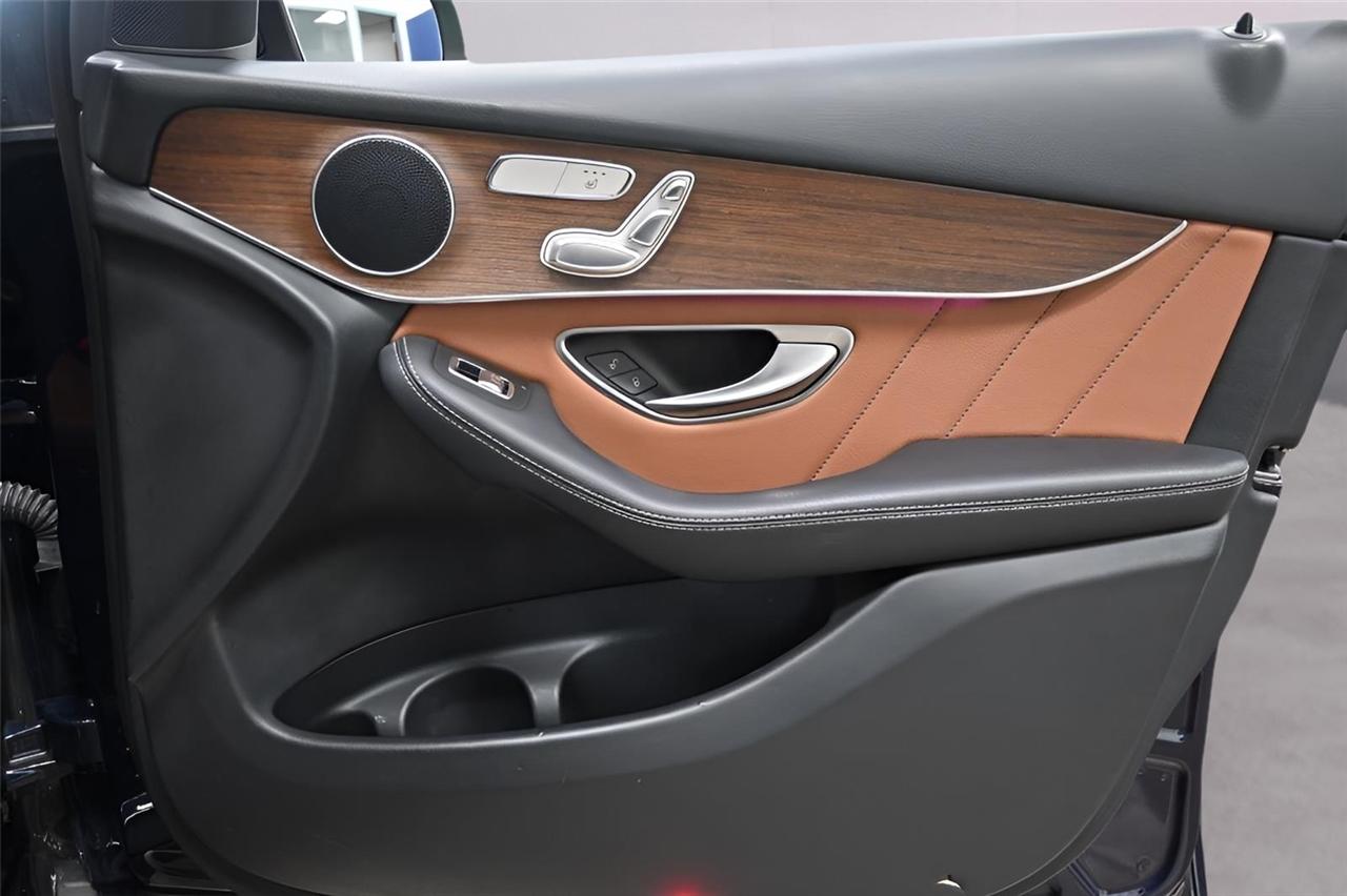 Mercedes-Benz GLC-Class  2021