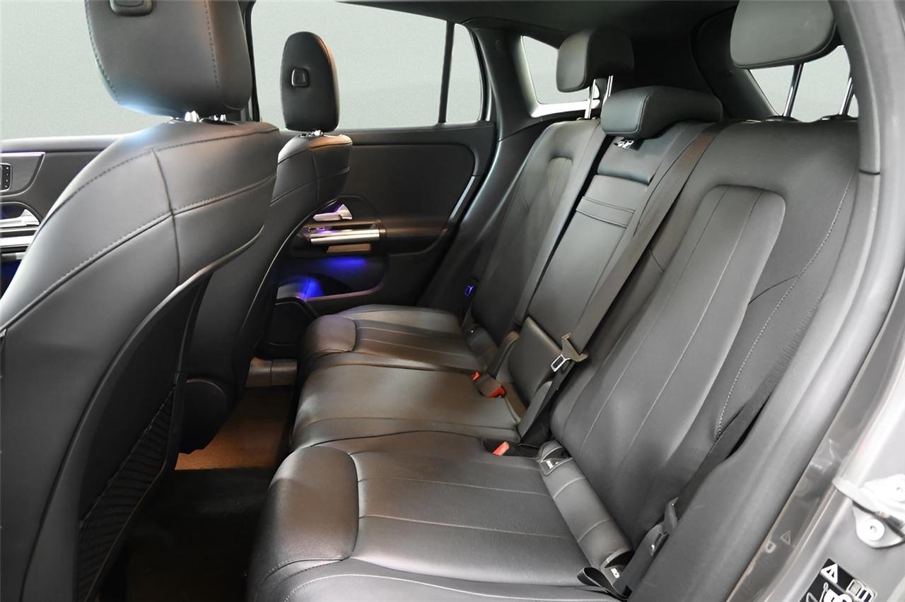 Mercedes-Benz GLA-Class  2021