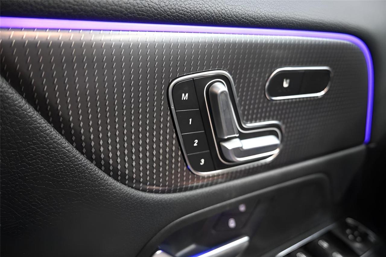 Mercedes-Benz GLA-Class  2021