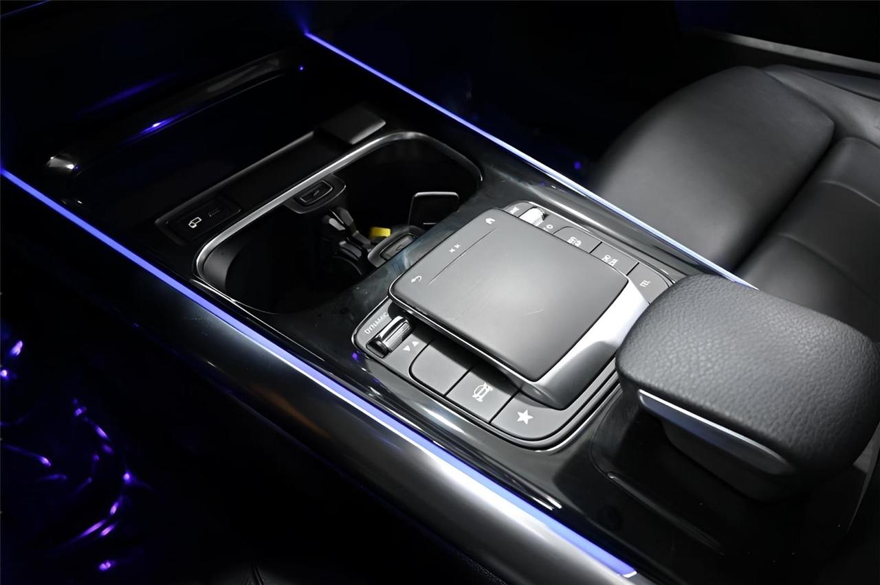 Mercedes-Benz GLA-Class  2021