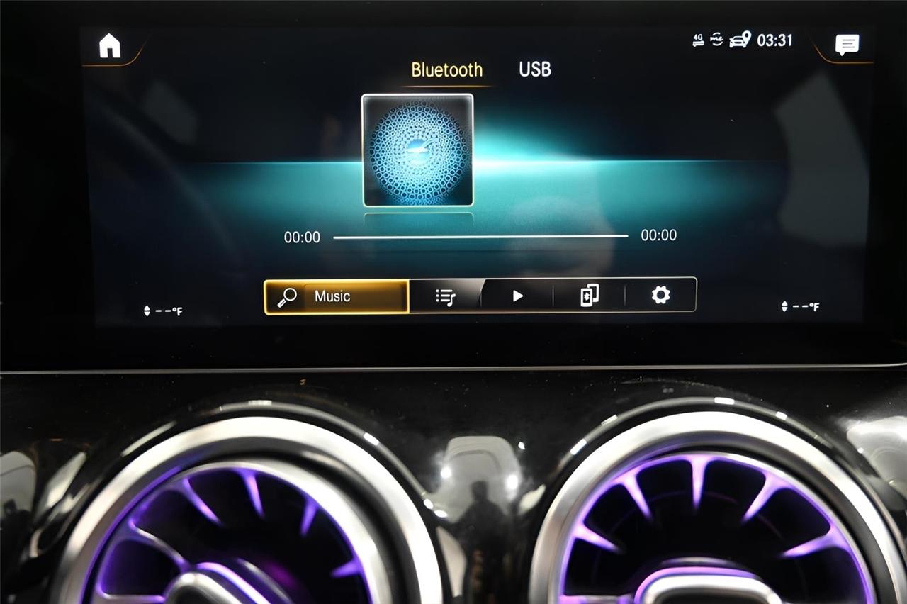 Mercedes-Benz GLA-Class  2021