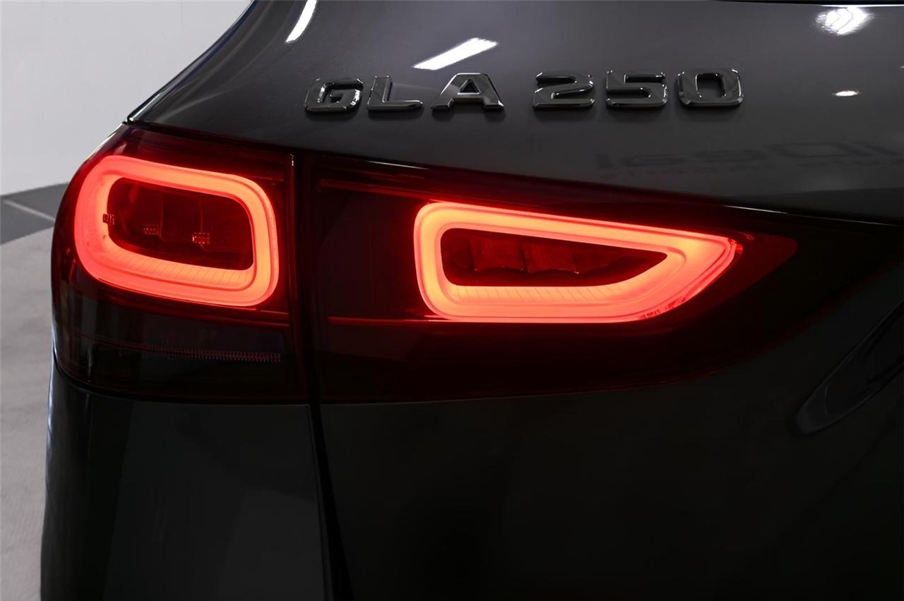 Mercedes-Benz GLA-Class  2021