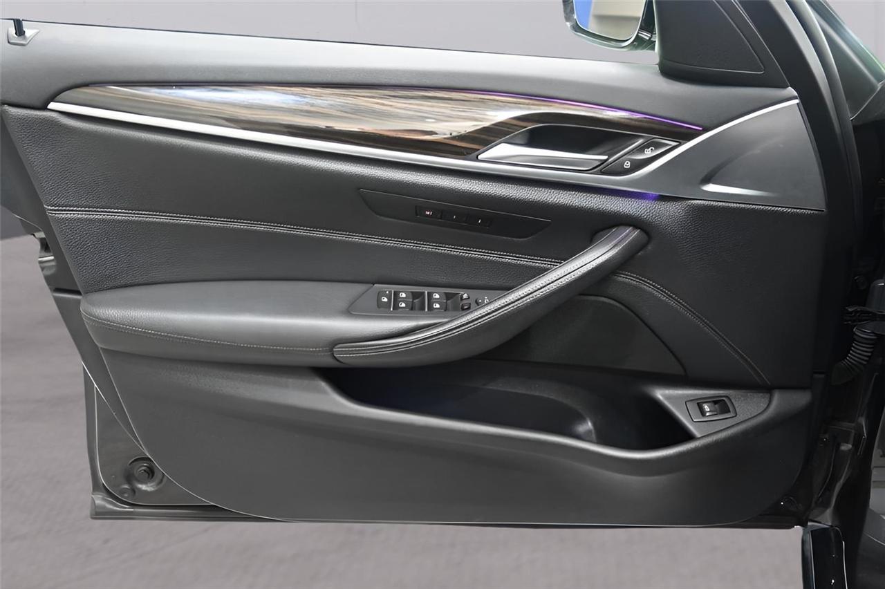 BMW 5-Series  2018