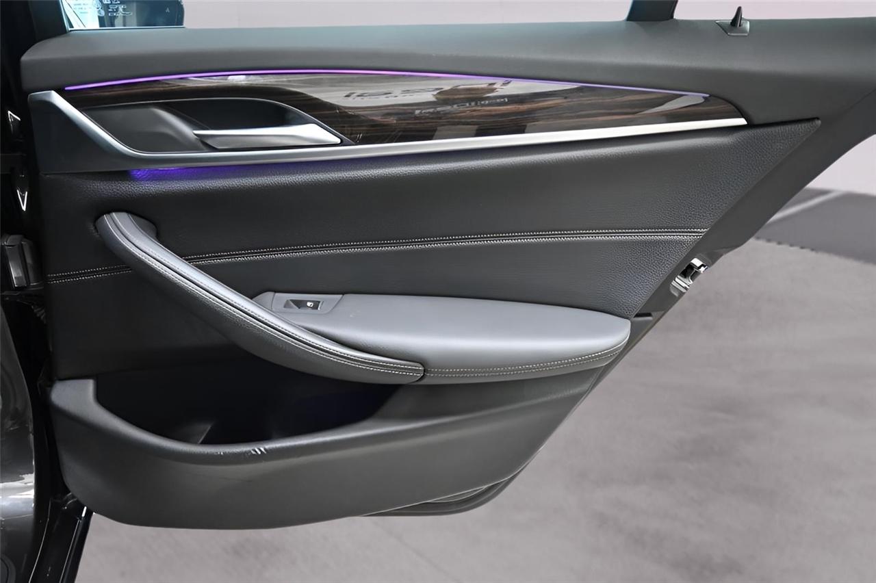 BMW 5-Series  2018