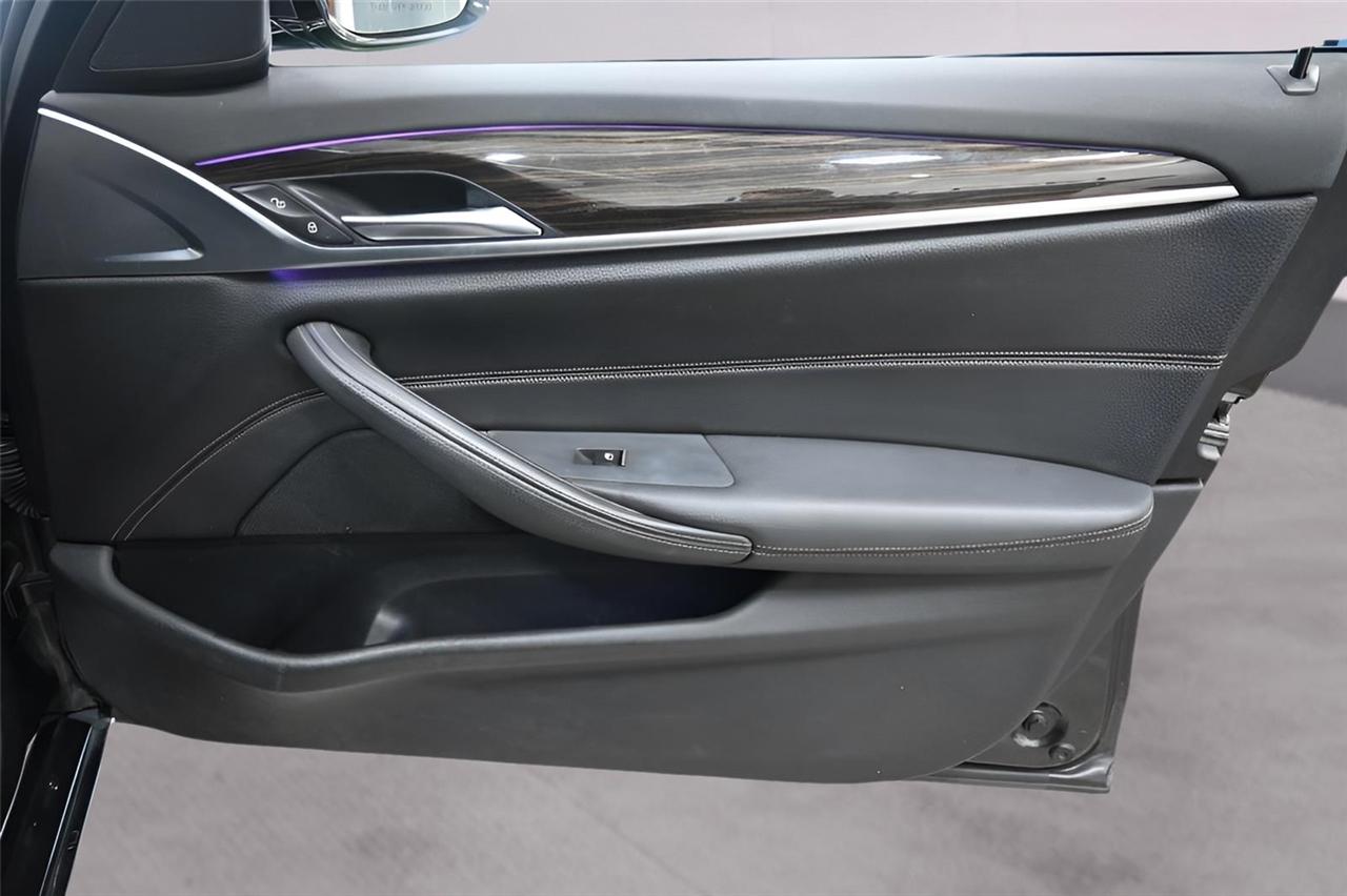 BMW 5-Series  2018