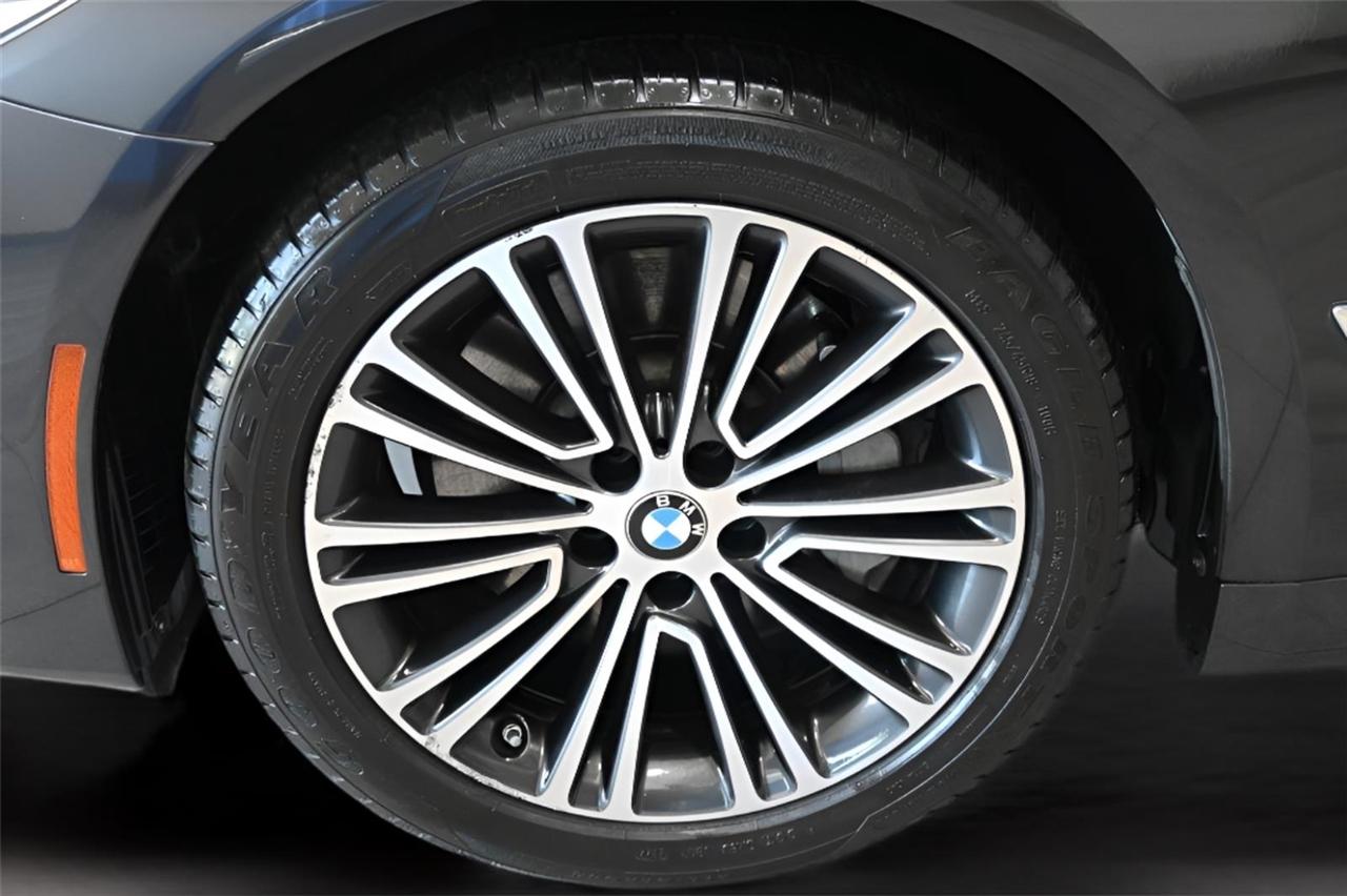 BMW 5-Series  2018
