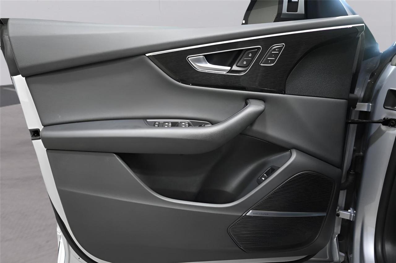 Audi Q8  2021
