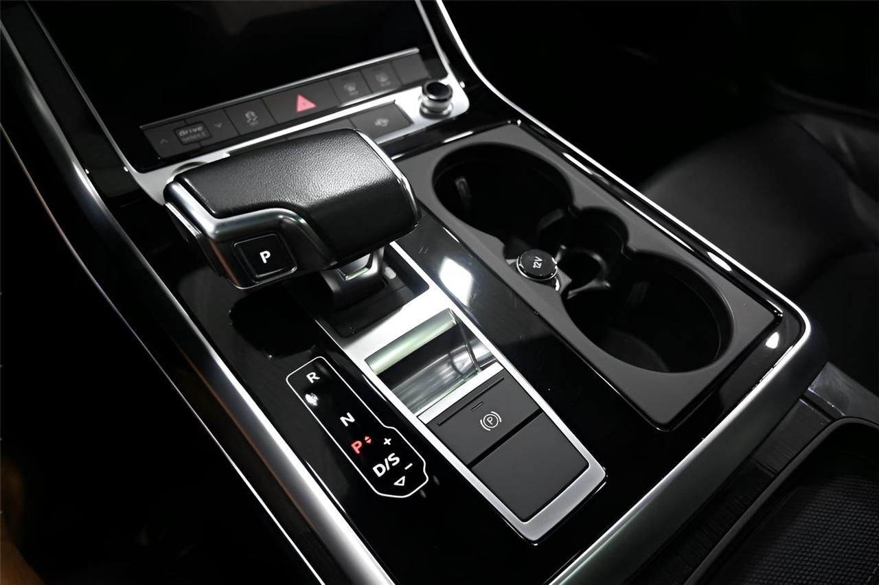 Audi Q8  2021