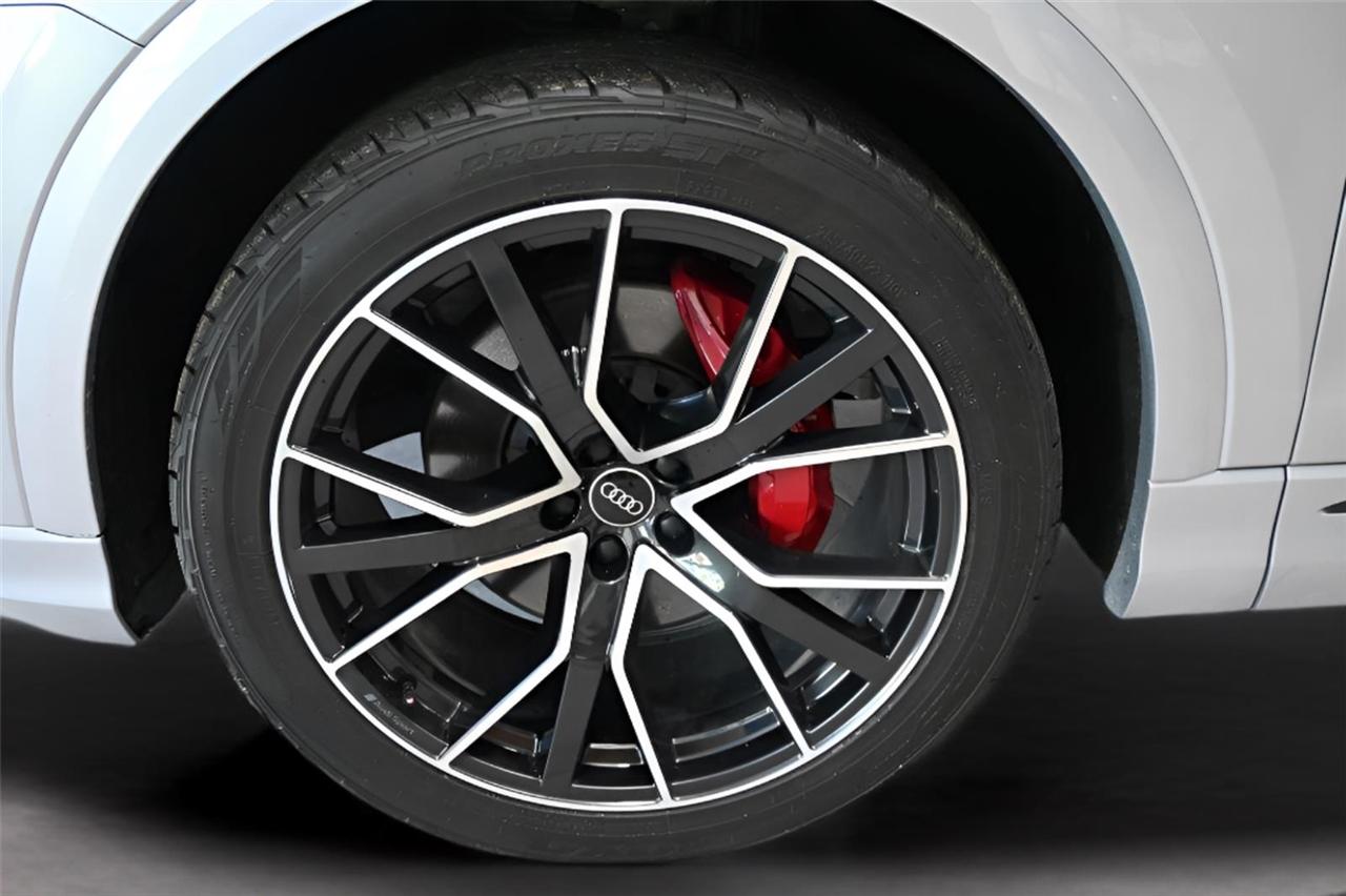 Audi Q8  2021