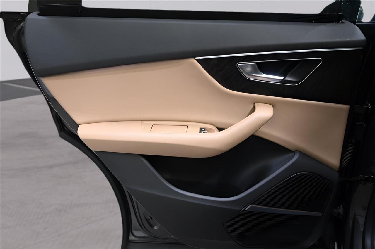 Audi Q8  2021