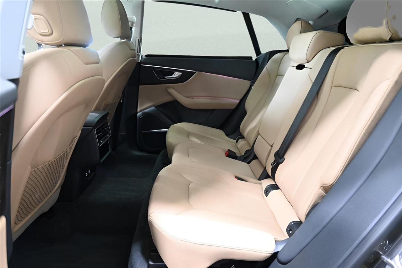 Audi Q8  2021