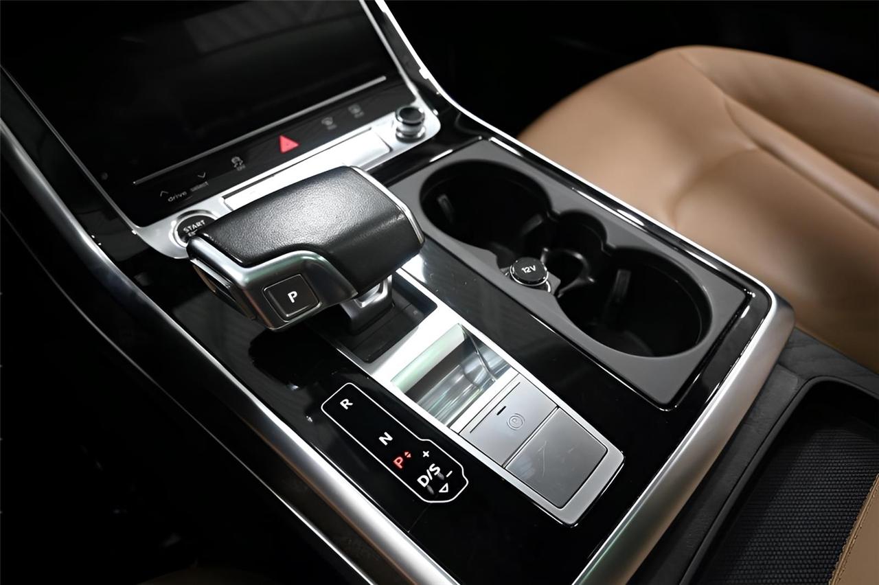Audi Q8  2021