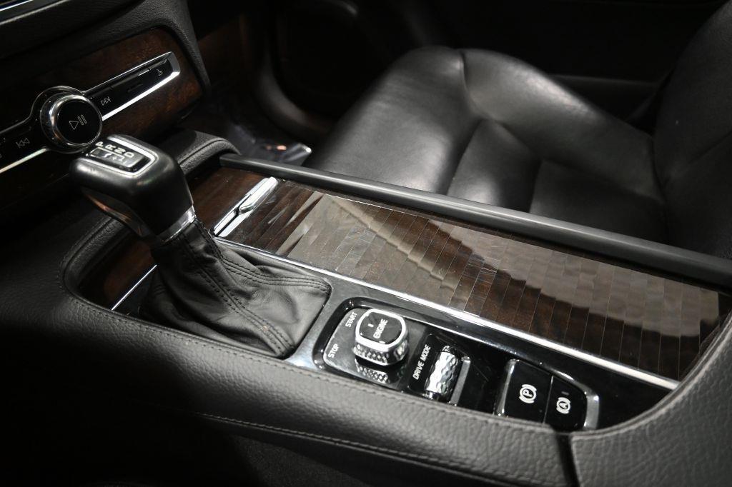 Volvo XC90  2017