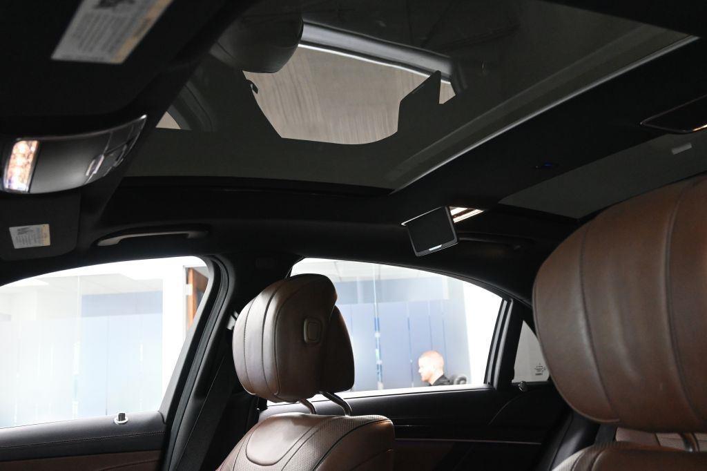 Mercedes-Benz S-Class S550 2015