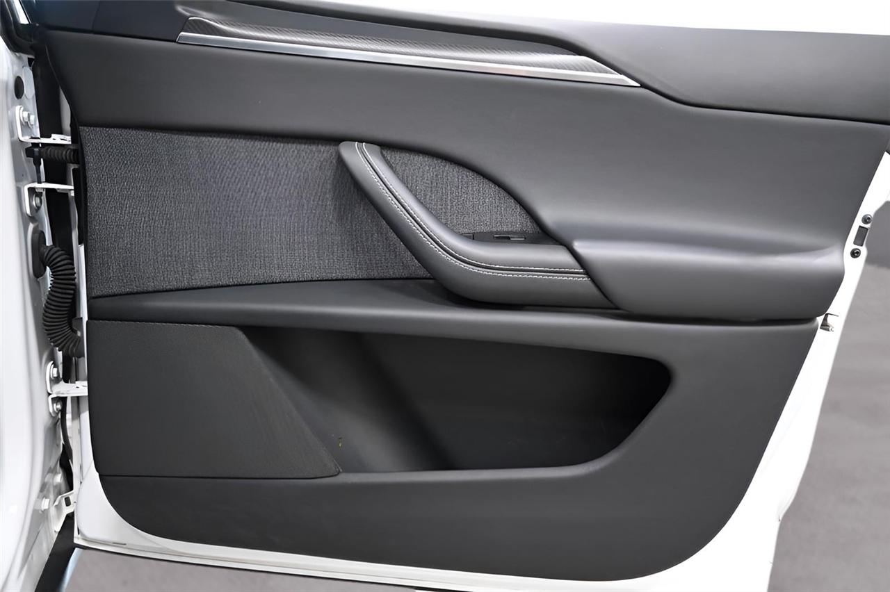 Tesla Model X  2022