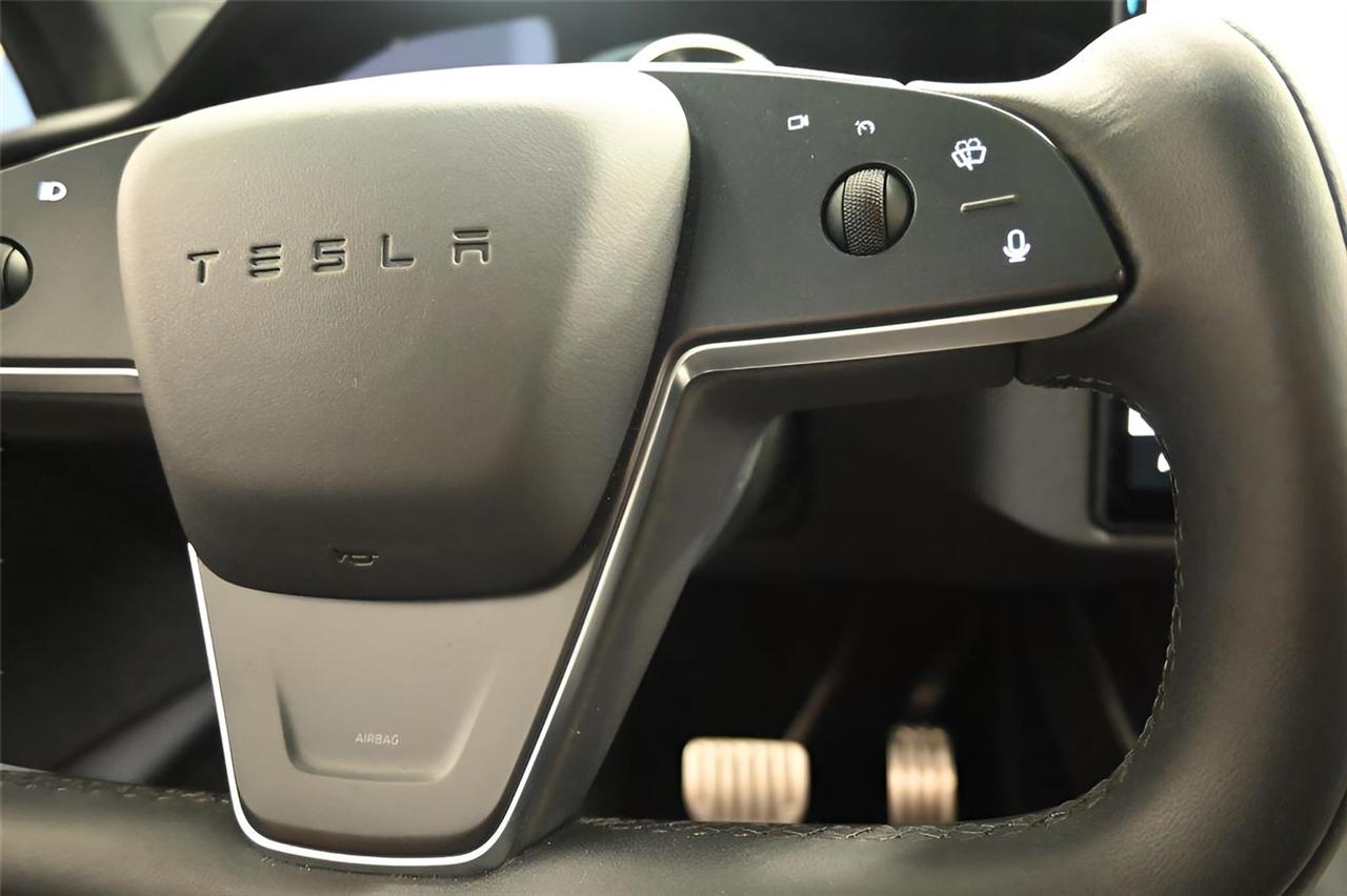 Tesla Model X  2022
