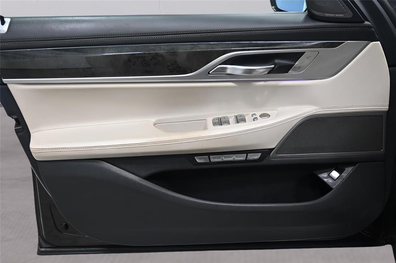 BMW 7-Series  2016