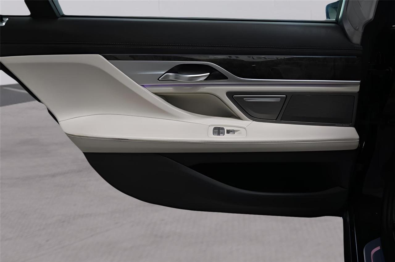 BMW 7-Series  2016