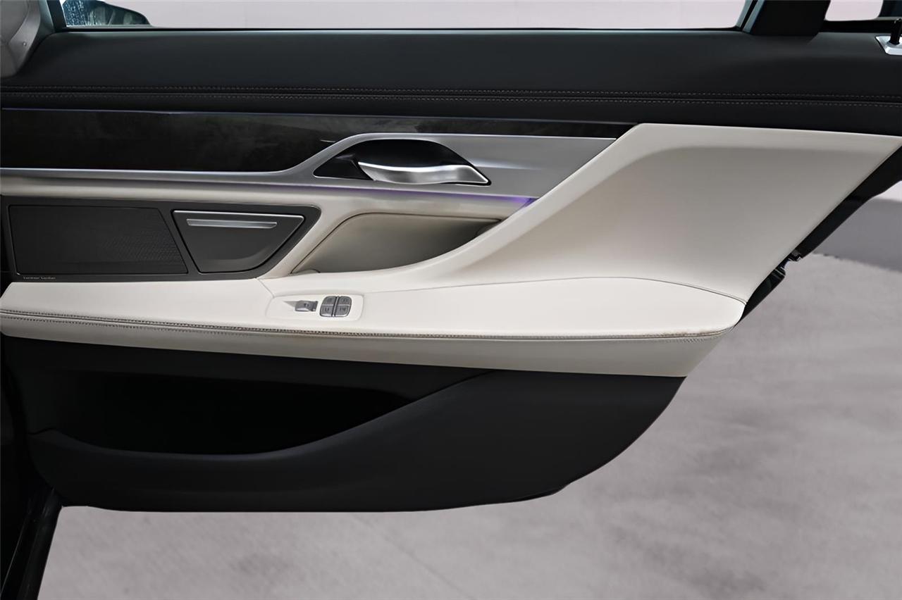 BMW 7-Series  2016