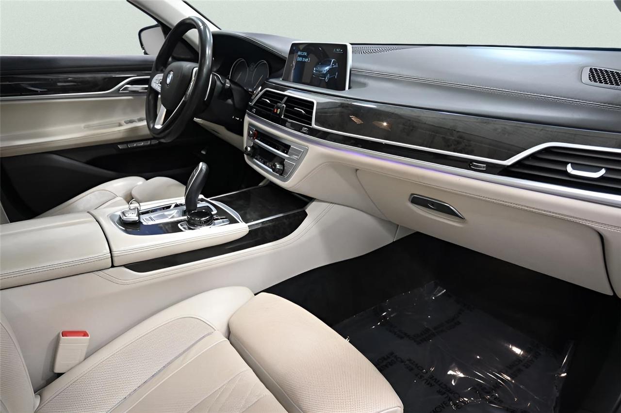 BMW 7-Series  2016