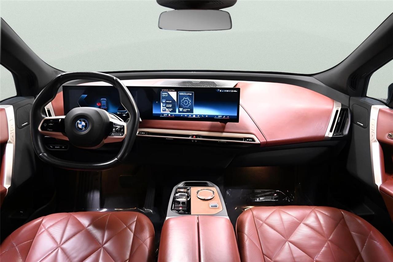 BMW iX  2024