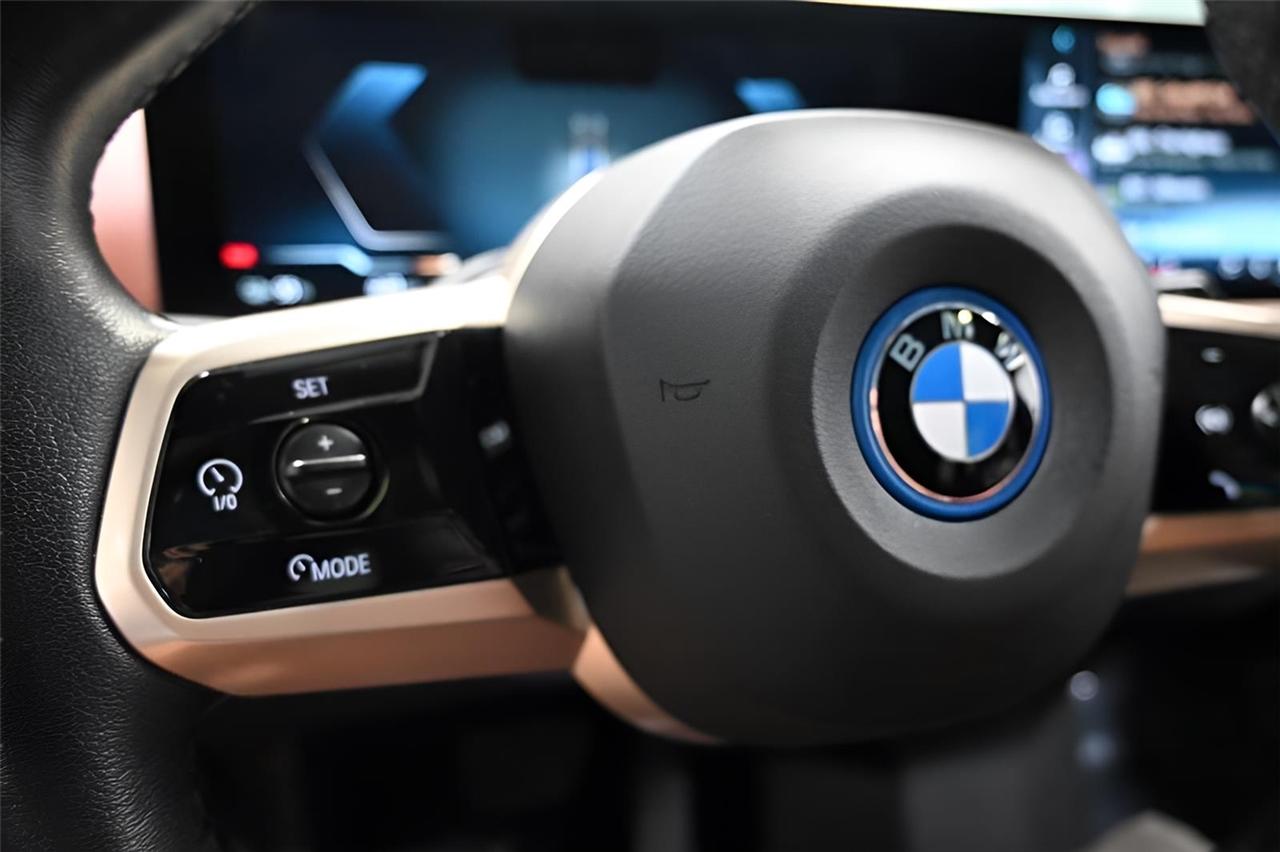 BMW iX  2024
