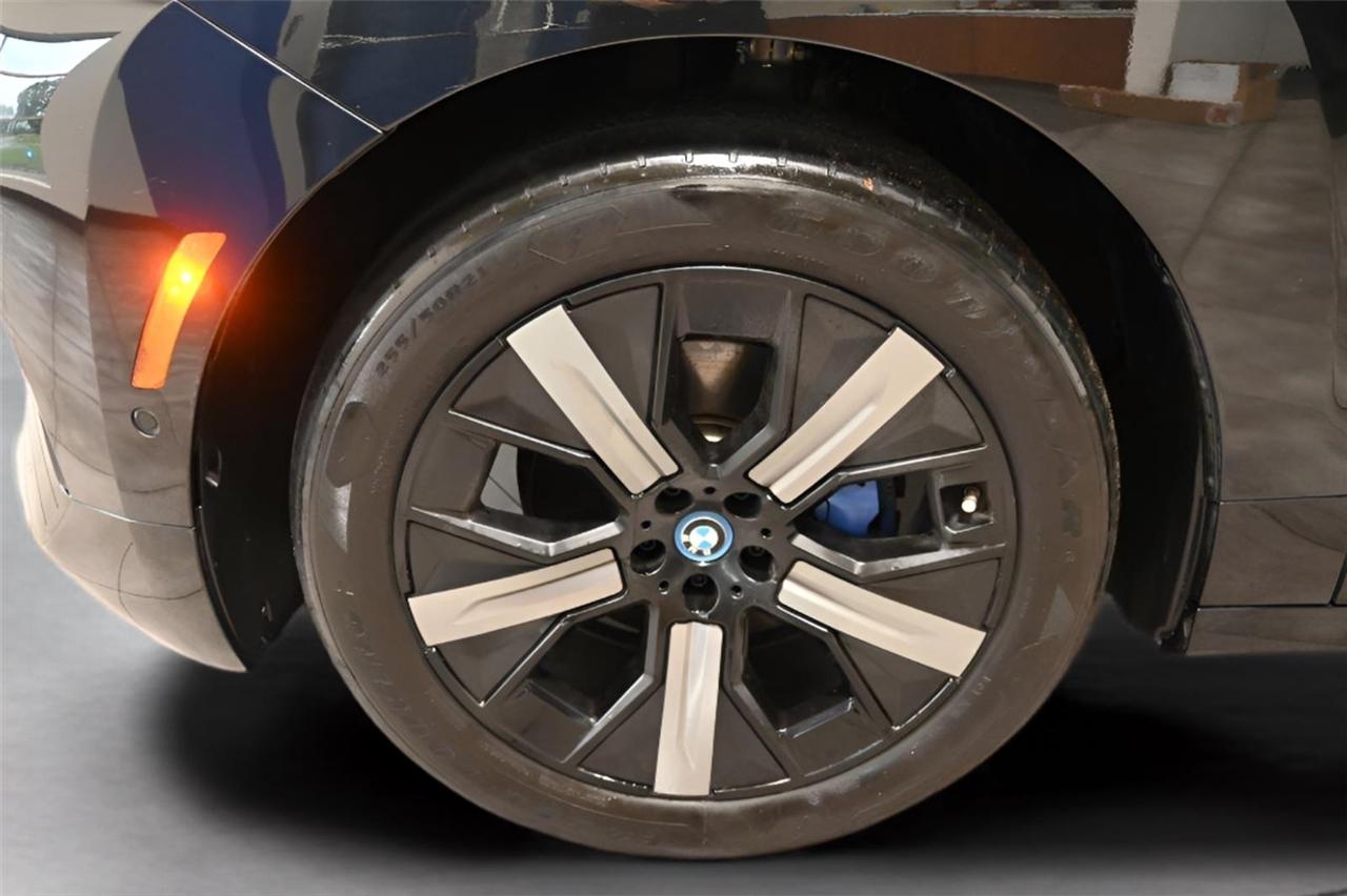 BMW iX  2024
