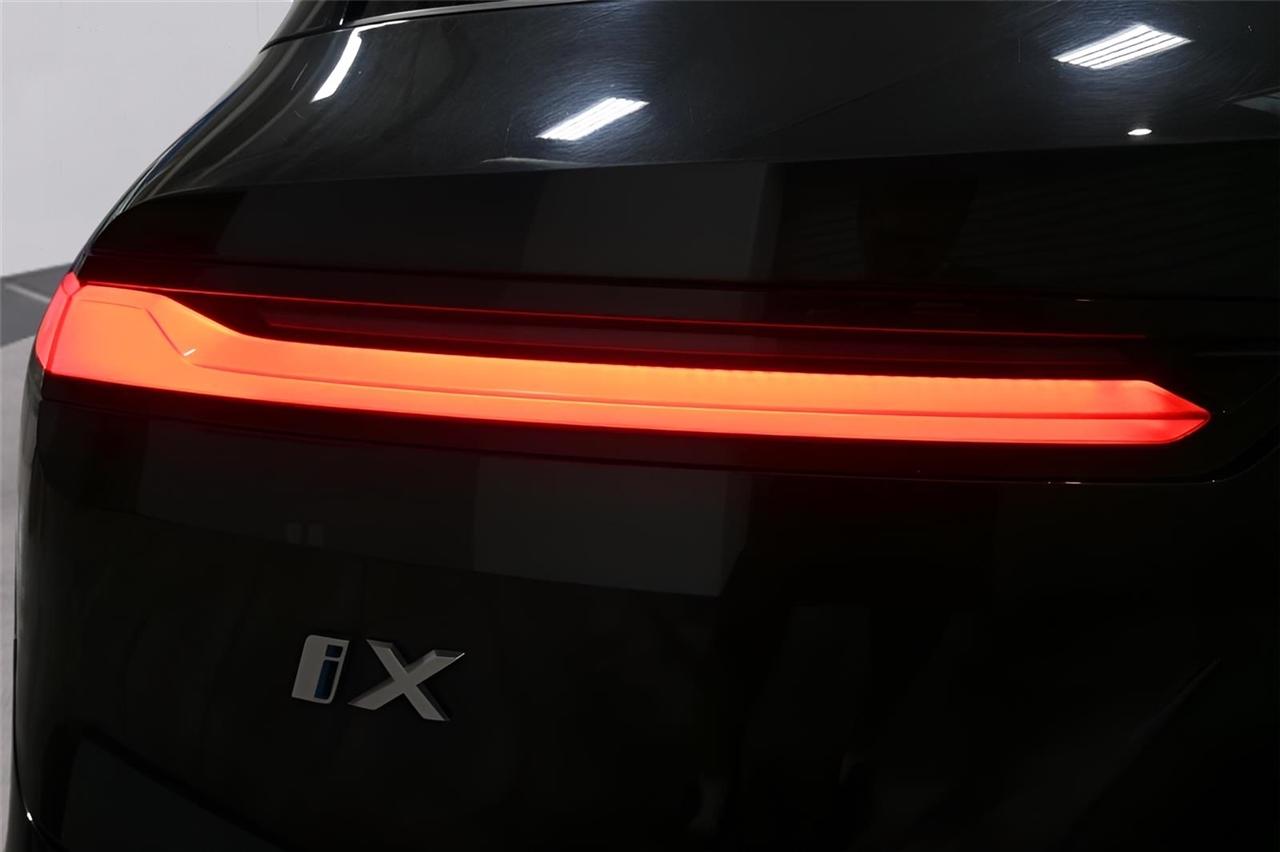 BMW iX  2024