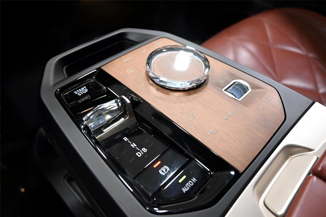 BMW iX  2024