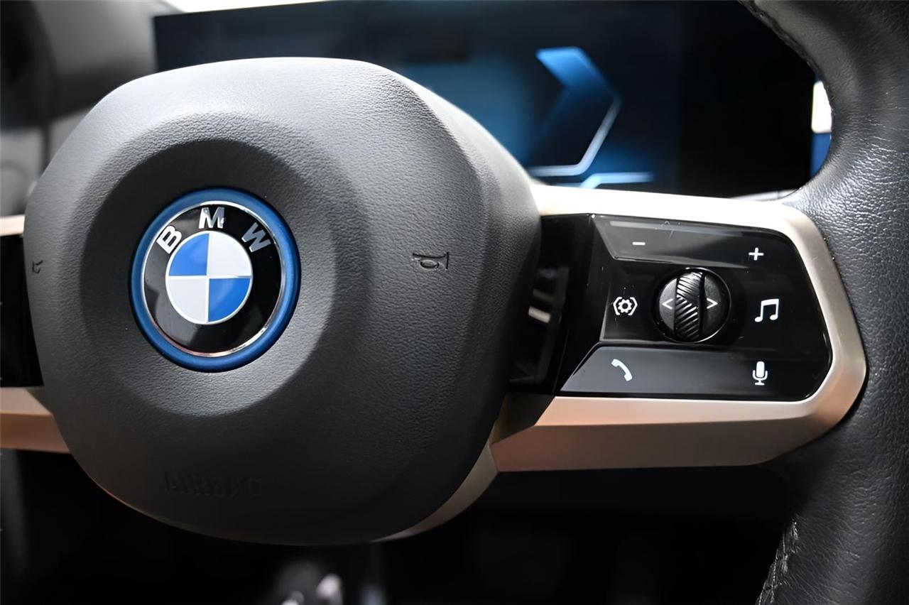 BMW iX  2024