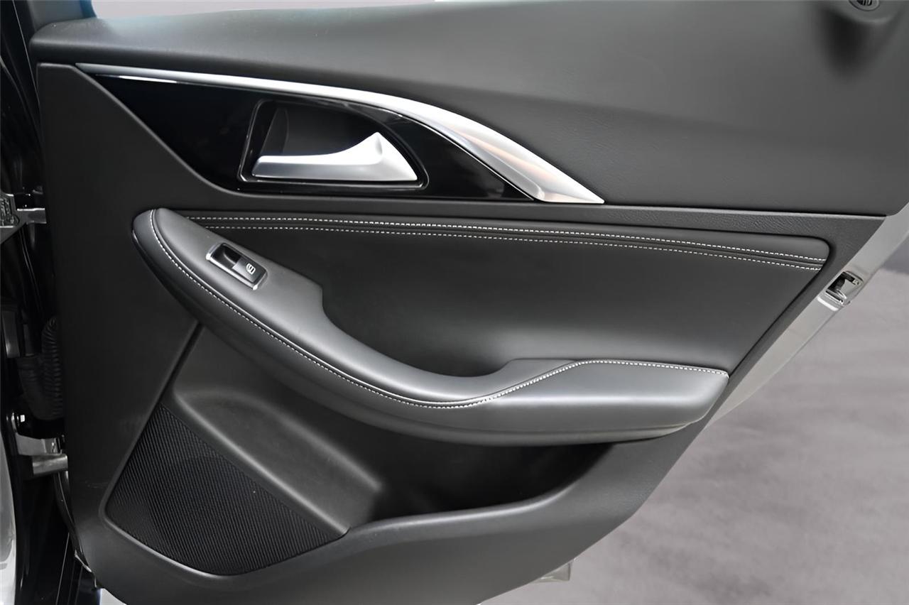 Infiniti QX30  2017