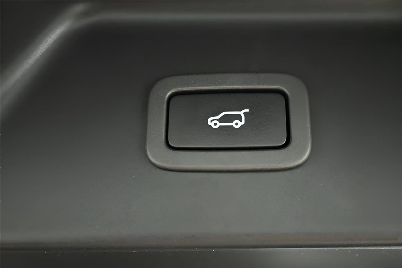 Land Rover Range Rover V8 Supercharged LWB 2019