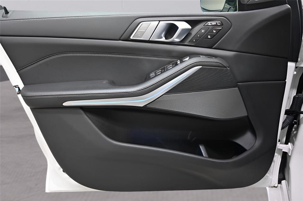 BMW X7 xDrive40i Sports Activity Vehicle 2021