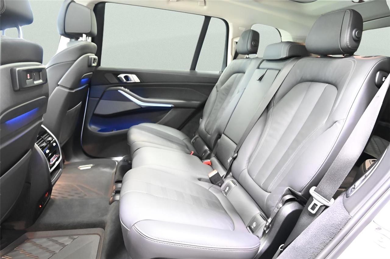 BMW X7 xDrive40i Sports Activity Vehicle 2021