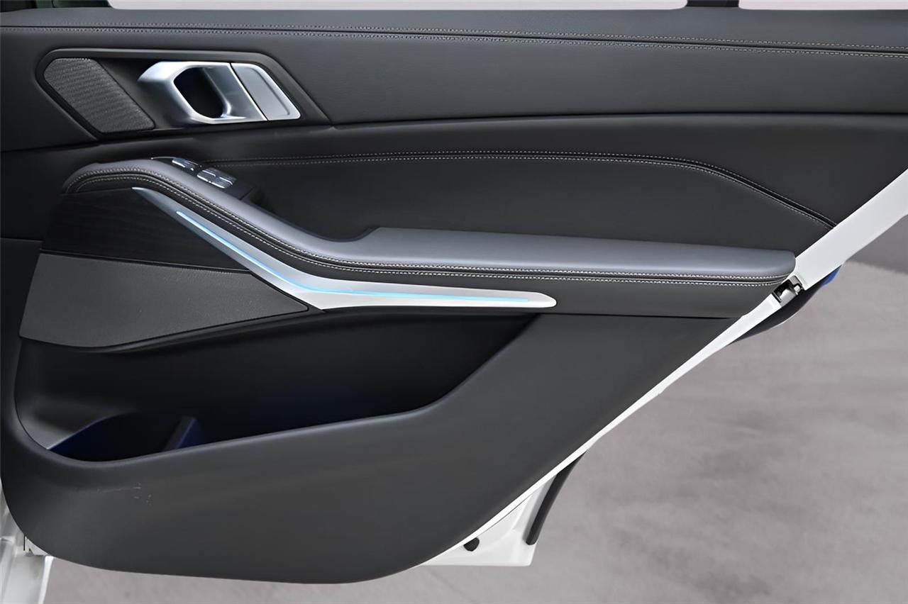 BMW X7 xDrive40i Sports Activity Vehicle 2021