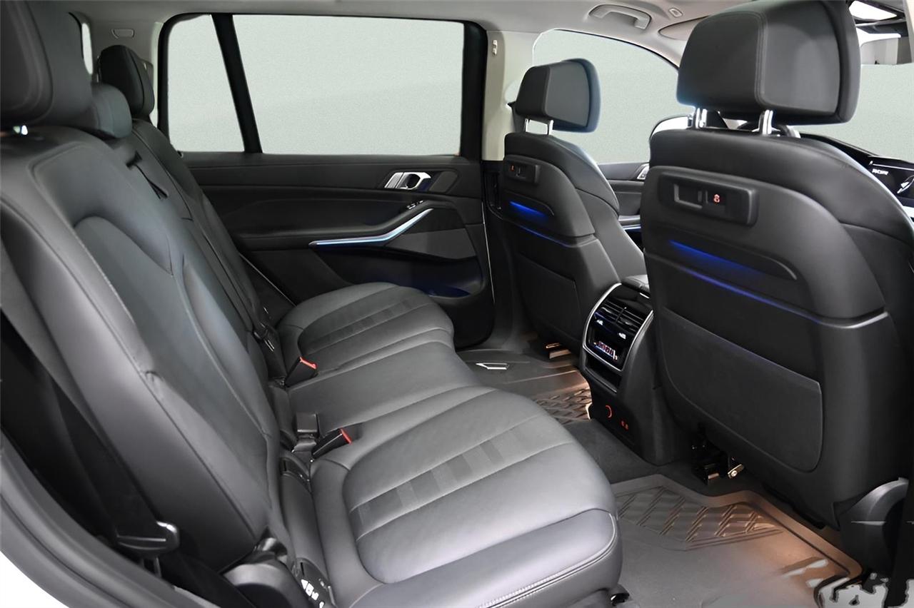 BMW X7 xDrive40i Sports Activity Vehicle 2021