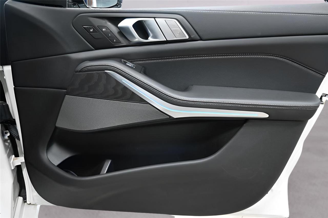 BMW X7 xDrive40i Sports Activity Vehicle 2021