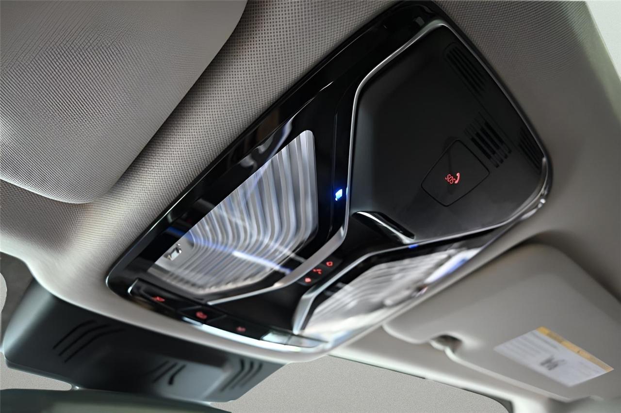 BMW X7 xDrive40i Sports Activity Vehicle 2021