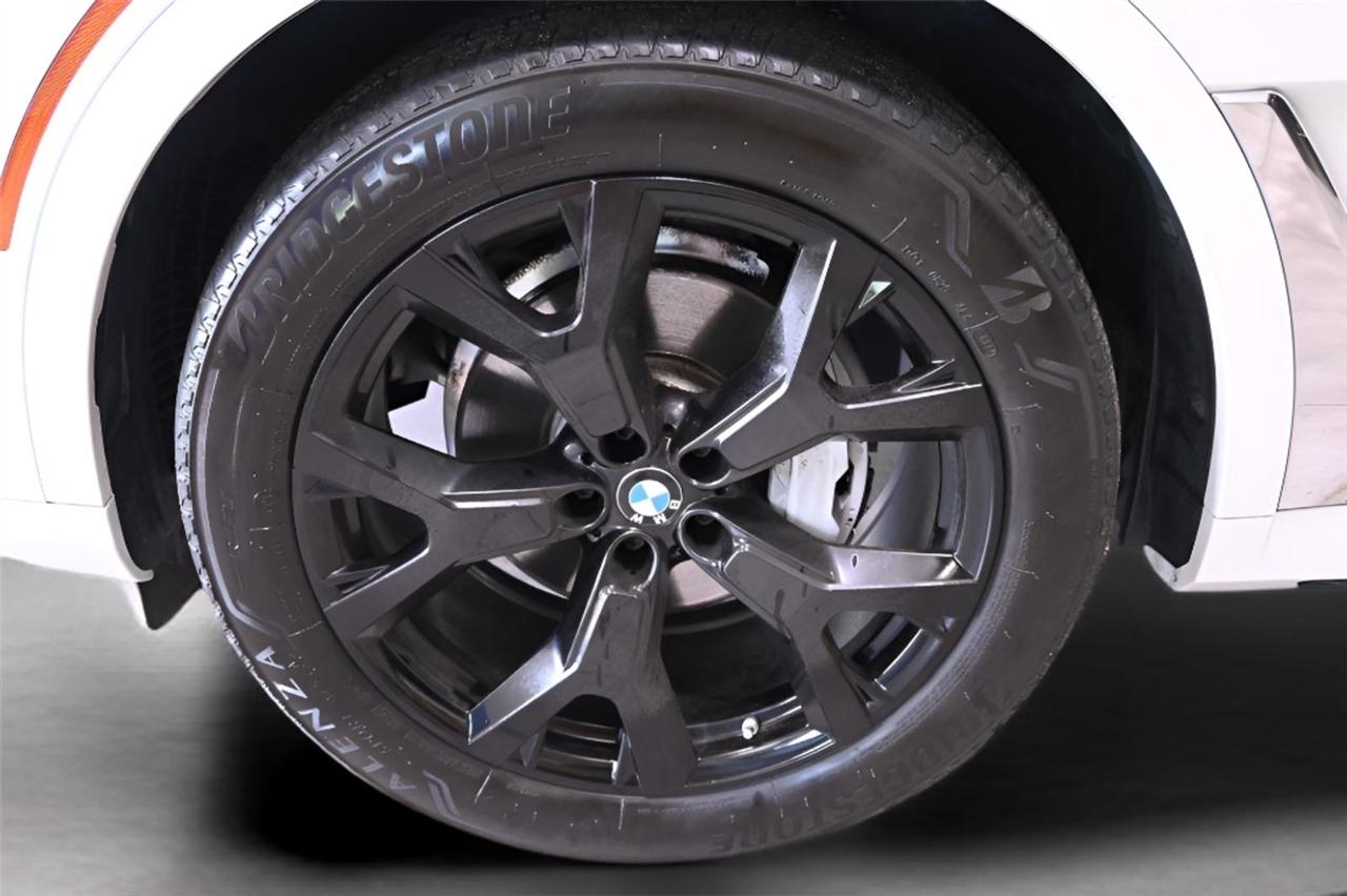 BMW X7 xDrive40i Sports Activity Vehicle 2021
