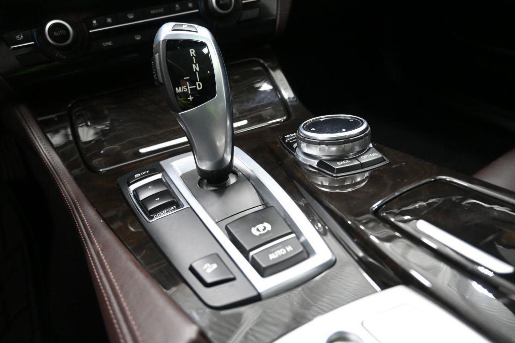 BMW 5 Series 4dr Sdn 528i xDrive AWD 2015