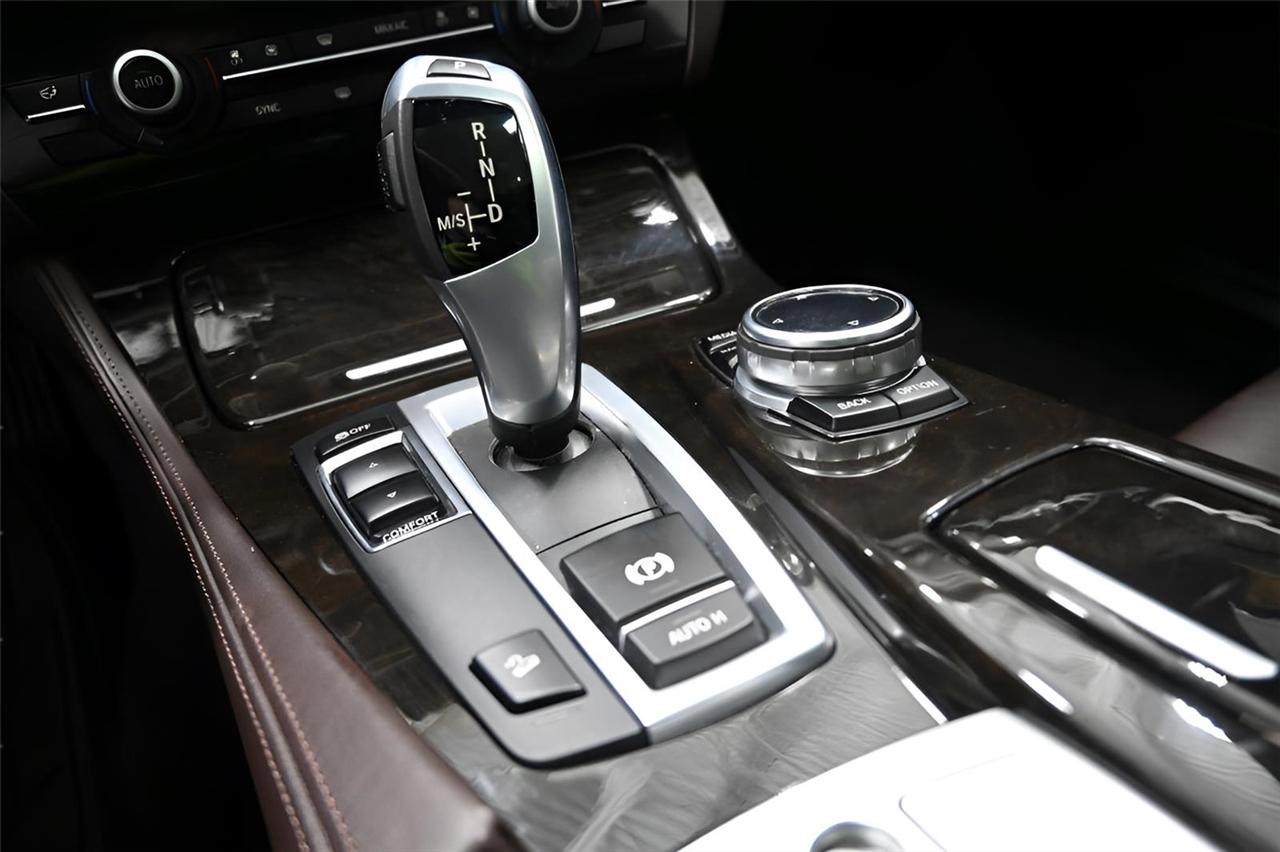 BMW 5 Series 4dr Sdn 528i xDrive AWD 2015