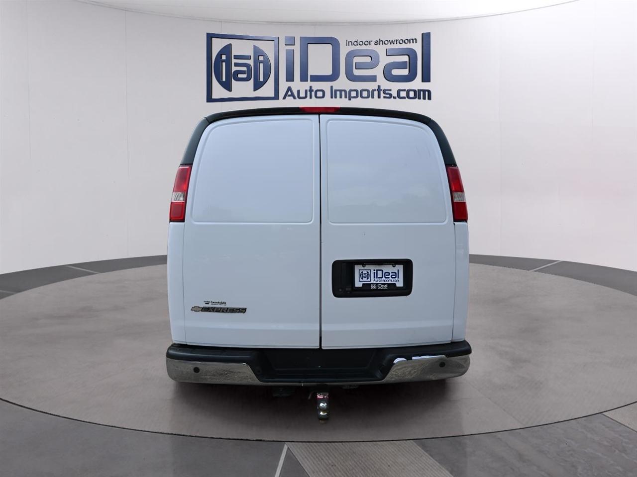 Chevrolet Express Cargo Van RWD 3500 135" 2017