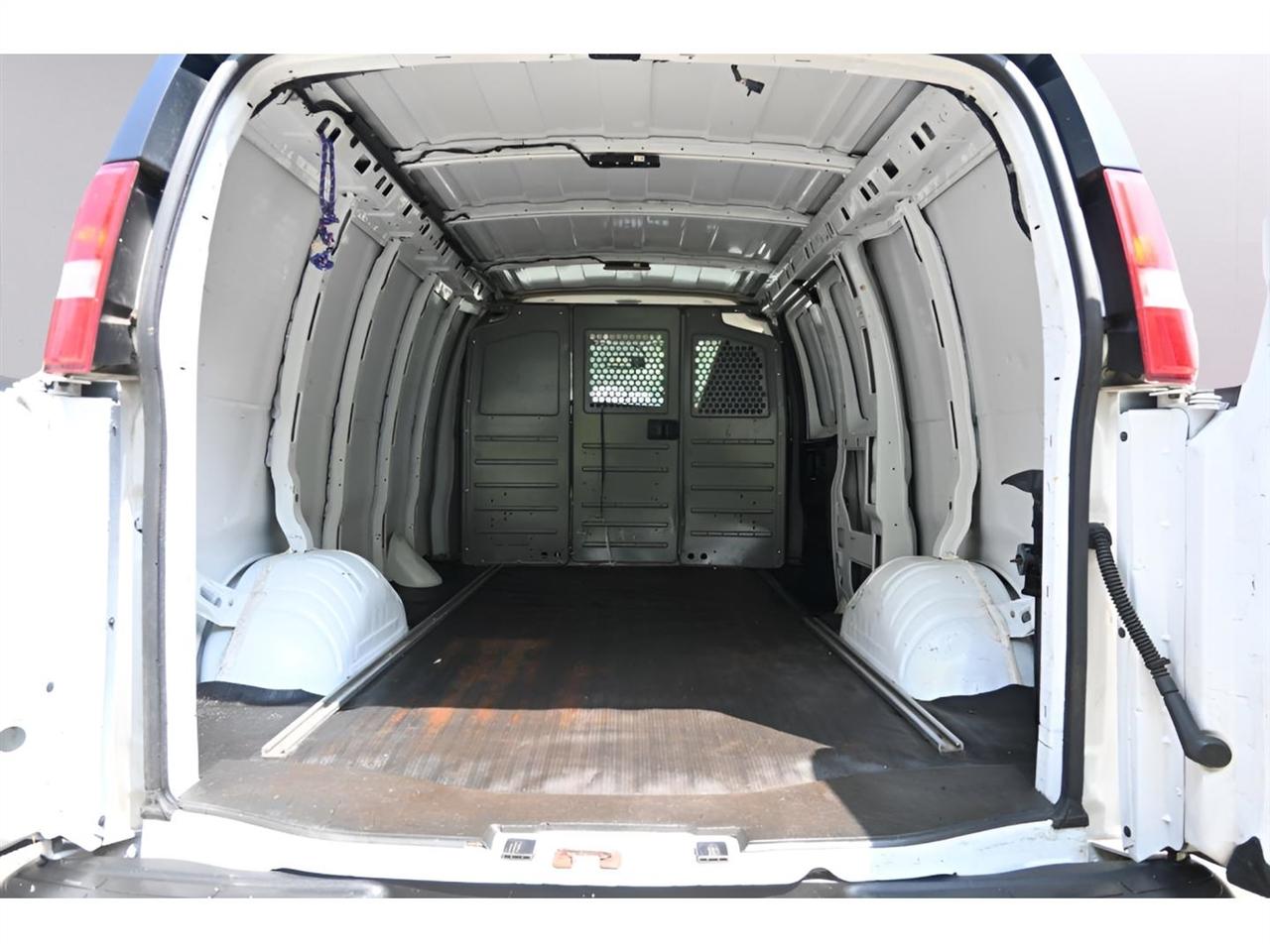 Chevrolet Express Cargo Van RWD 3500 135" 2017