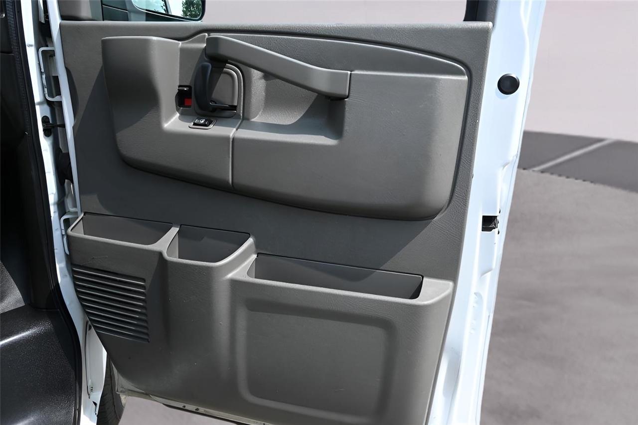 Chevrolet Express Cargo Van RWD 3500 135" 2017
