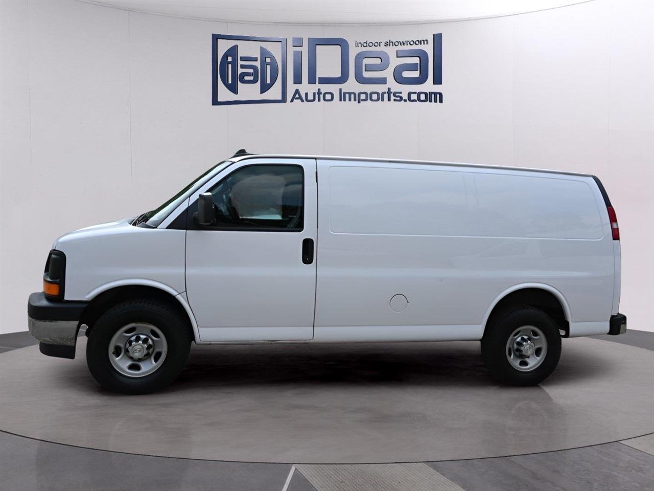 Chevrolet Express Cargo Van RWD 3500 135" 2017